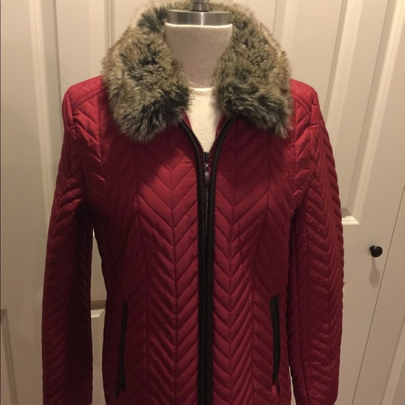 Light-weight quilted jacket with removable collar - Picture 2 of 10
